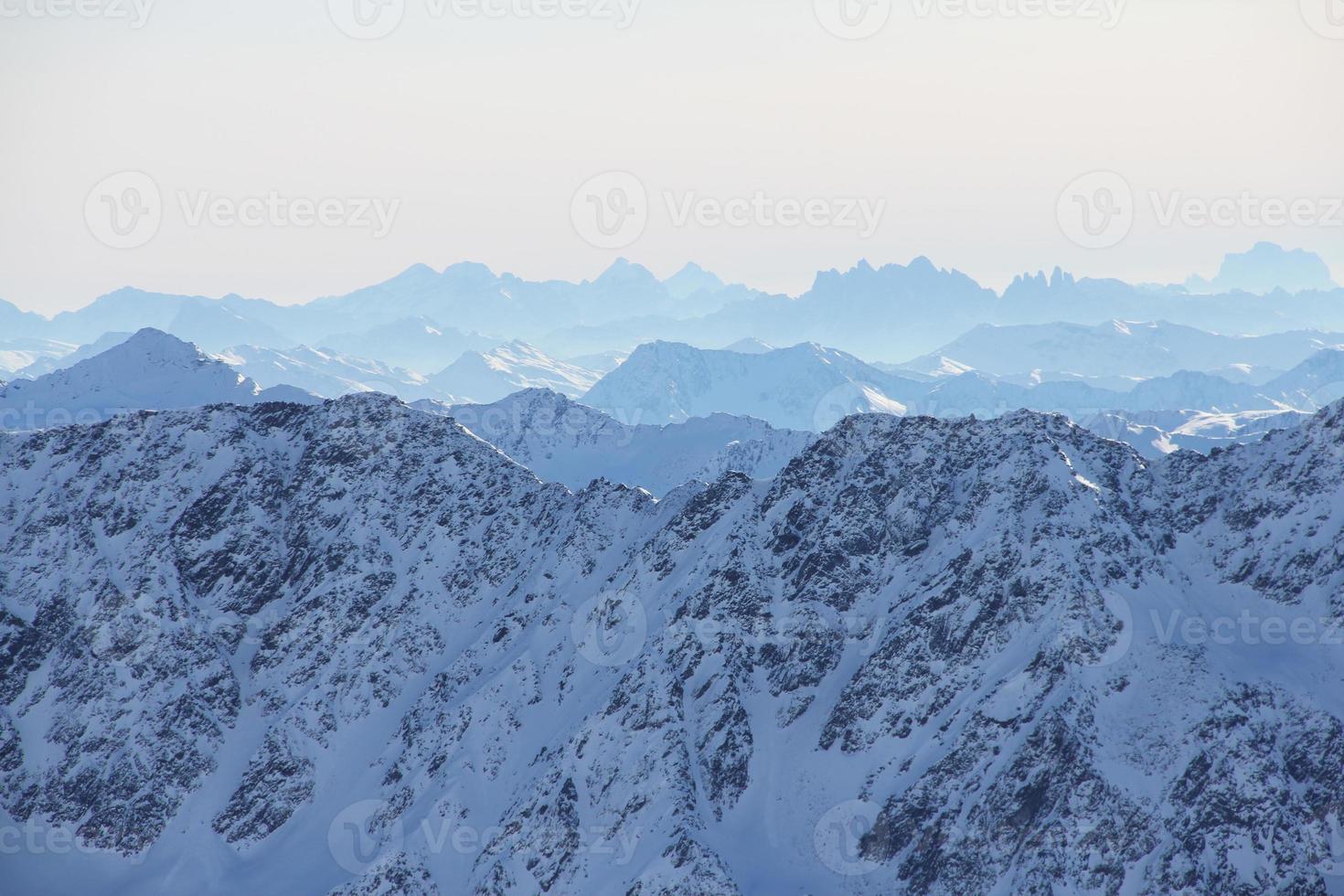 montañas de invierno foto