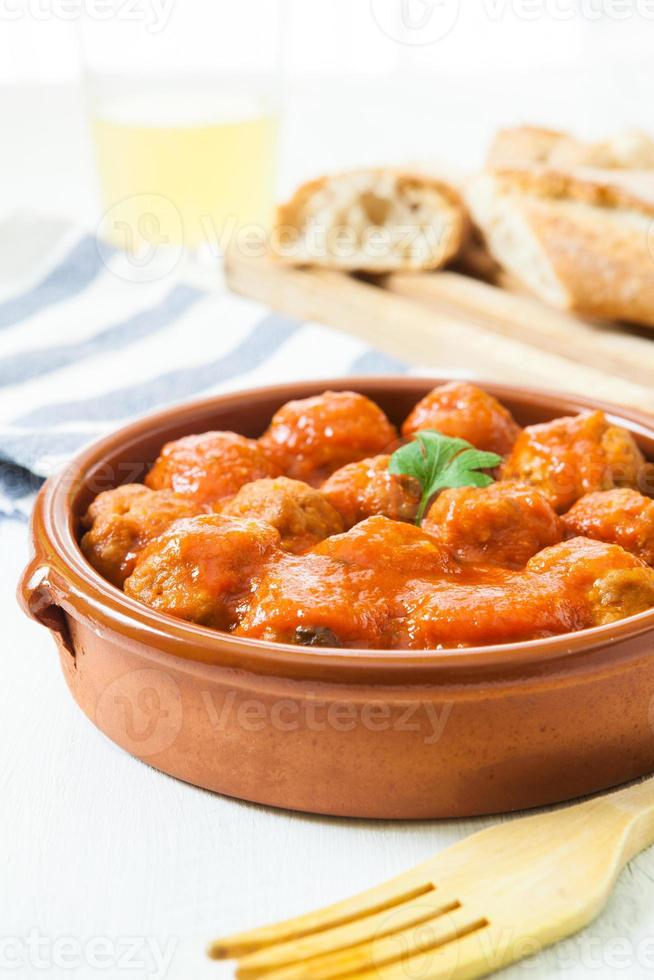 meat balls with tomato photo