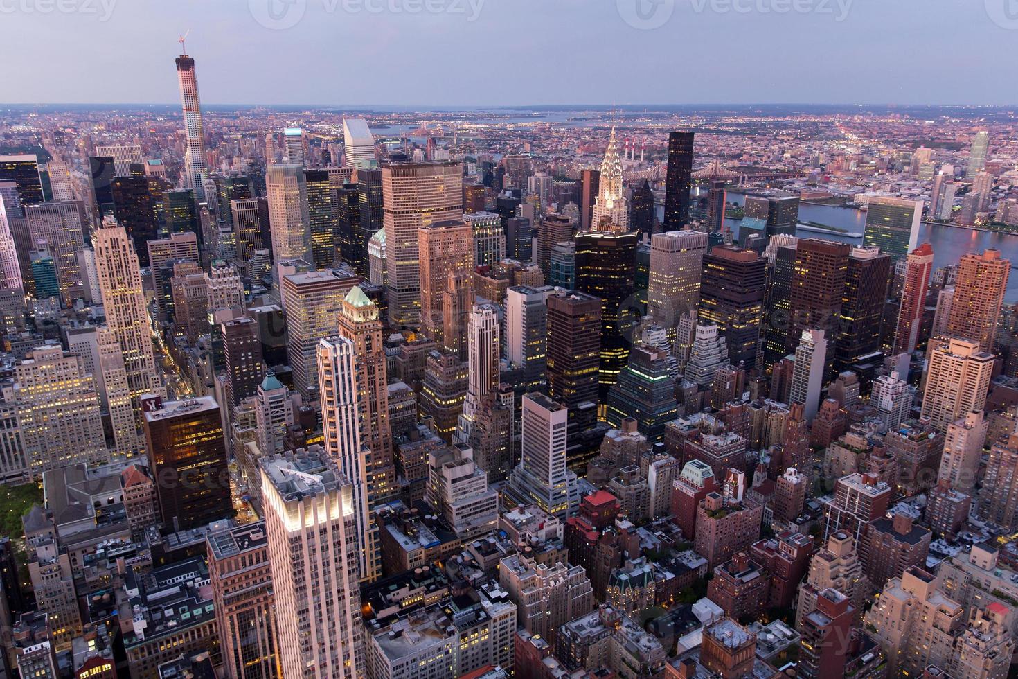 Nueva York con rascacielos al atardecer foto