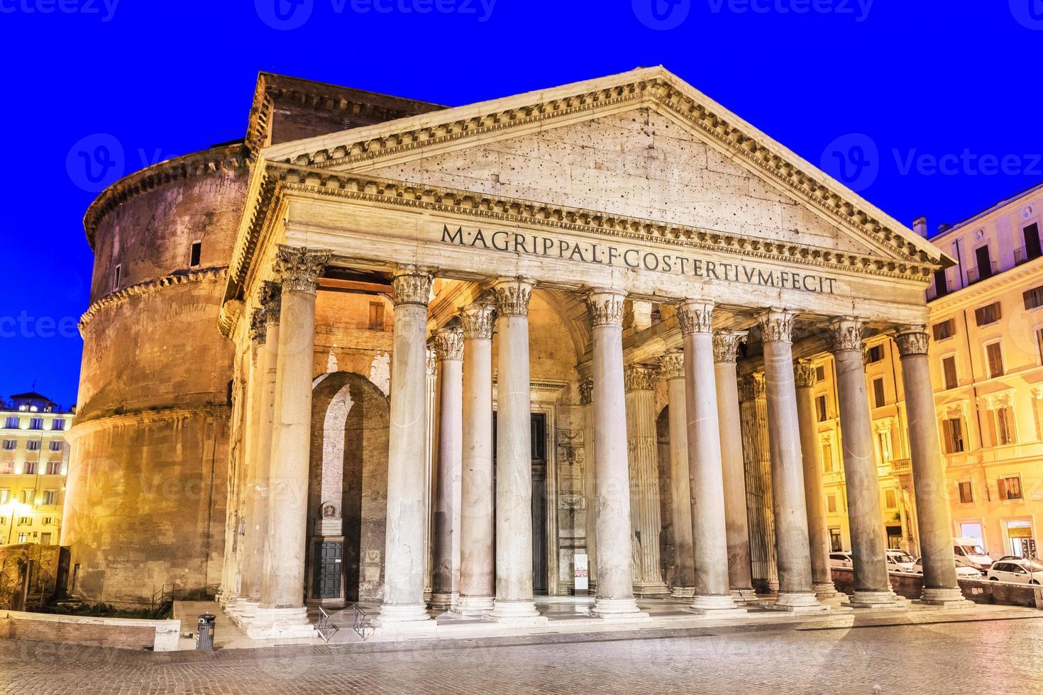 Pantheon. Rome, Italy photo