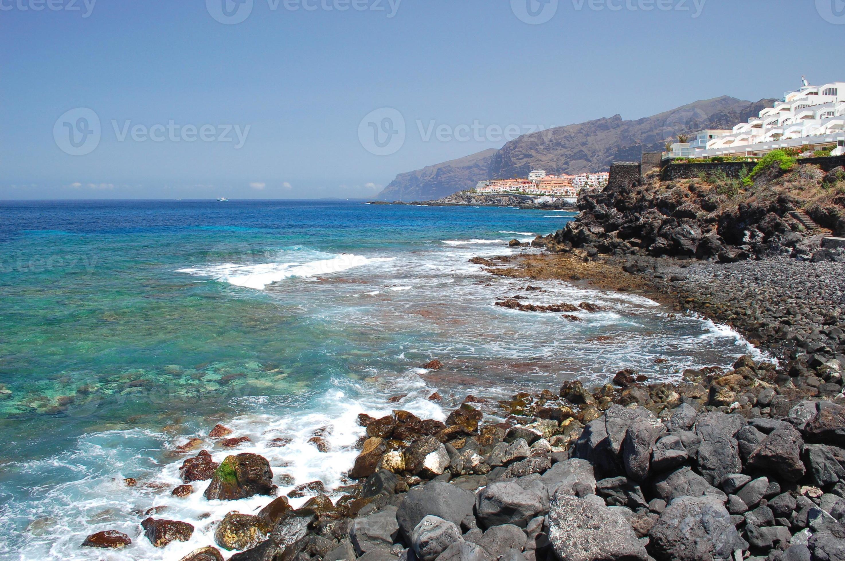 pintoresco paisaje costero en puerto de santiago, tenerife, españa foto