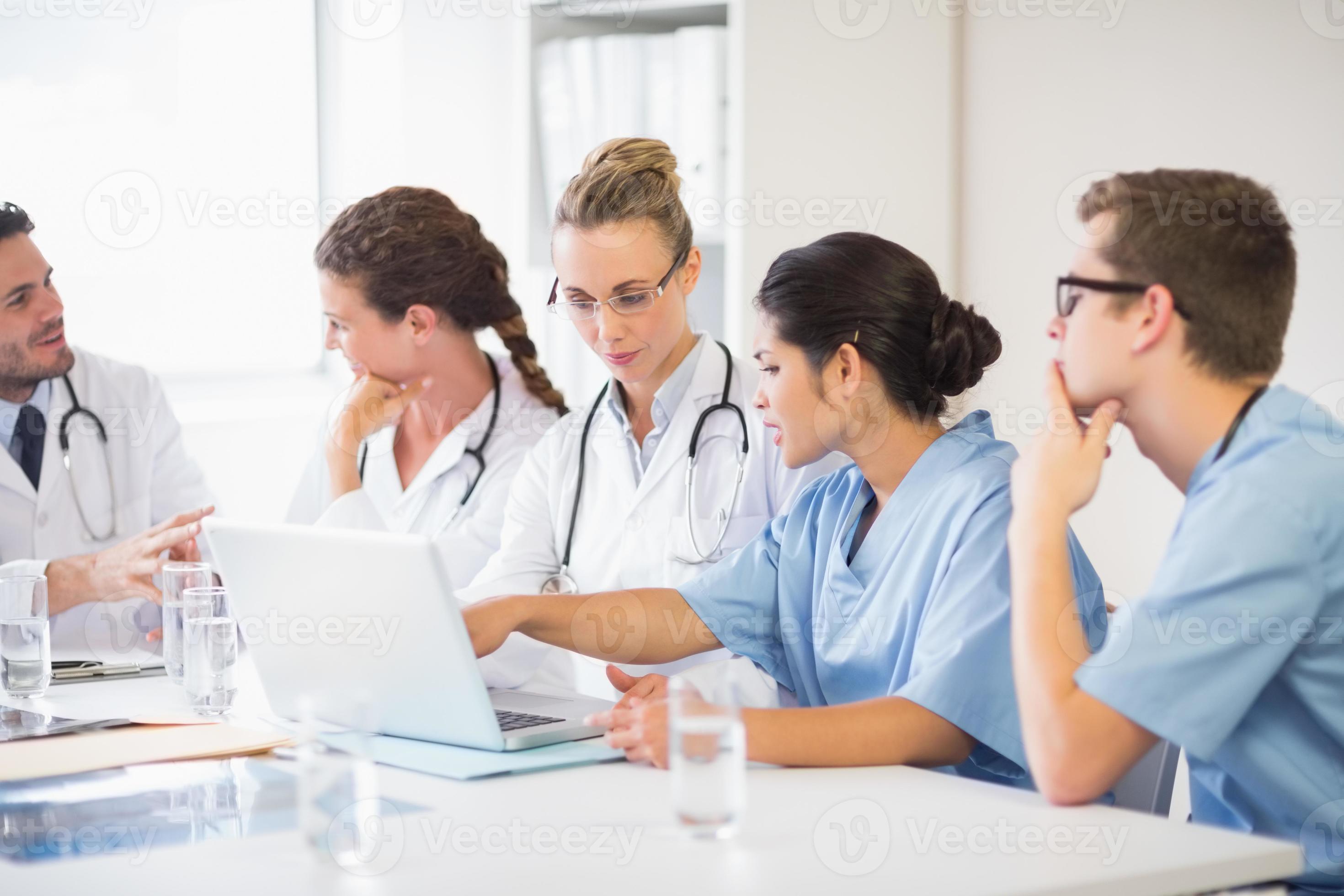 Правовые положения медработников. Личные социальные статусы. Социальное положение врача. Социальное положение врача. Социально-профессиональный статус это.