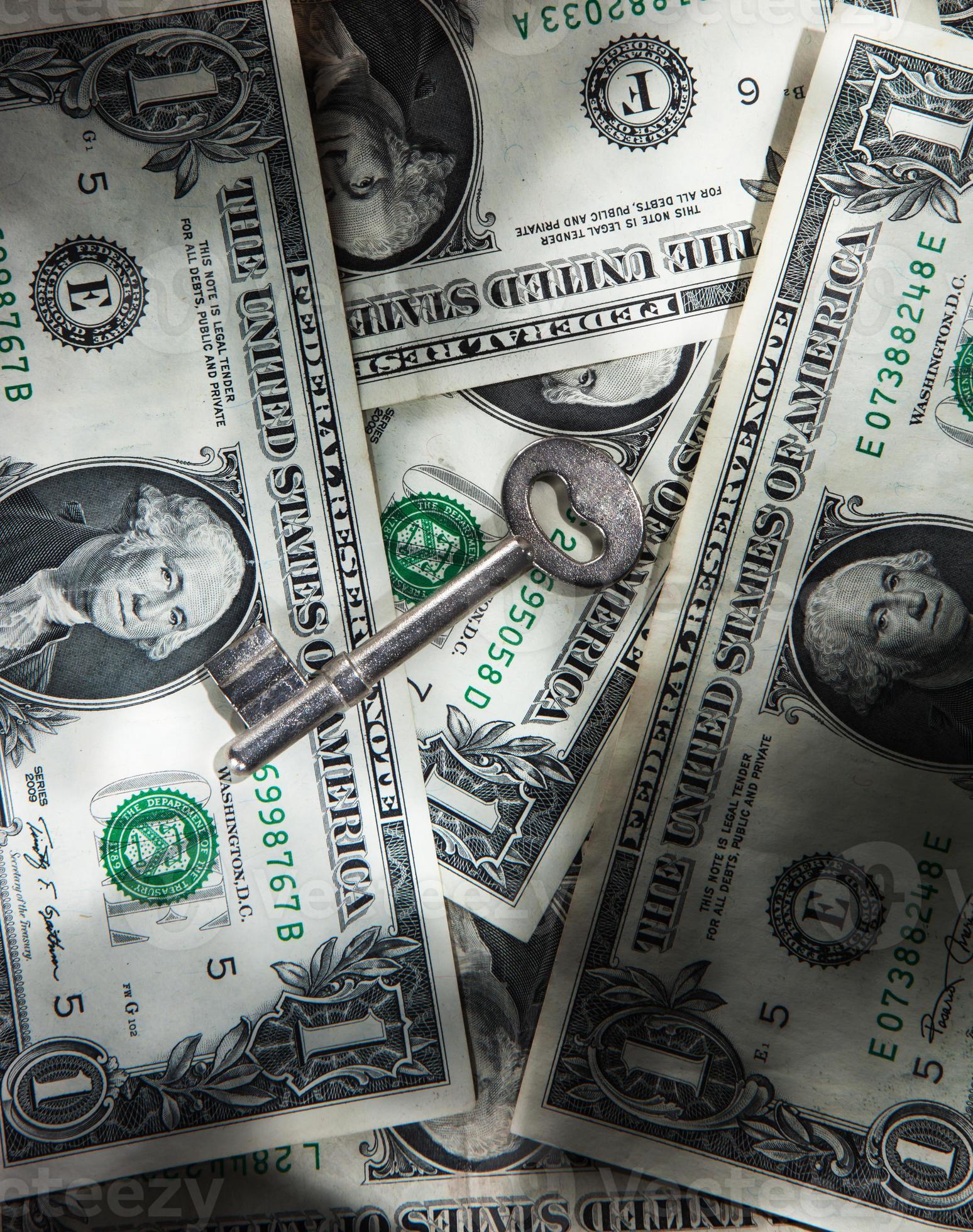 key on dollar money 799409 Stock Photo at Vecteezy key on dollar money 799409 Stock Photo at Vecteezy