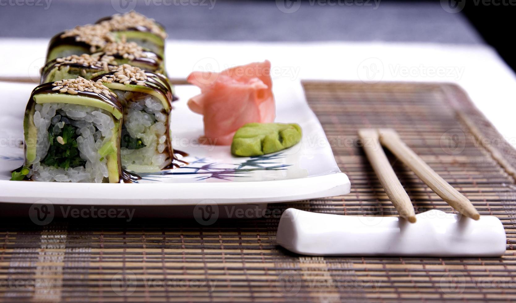 plato de sushi foto