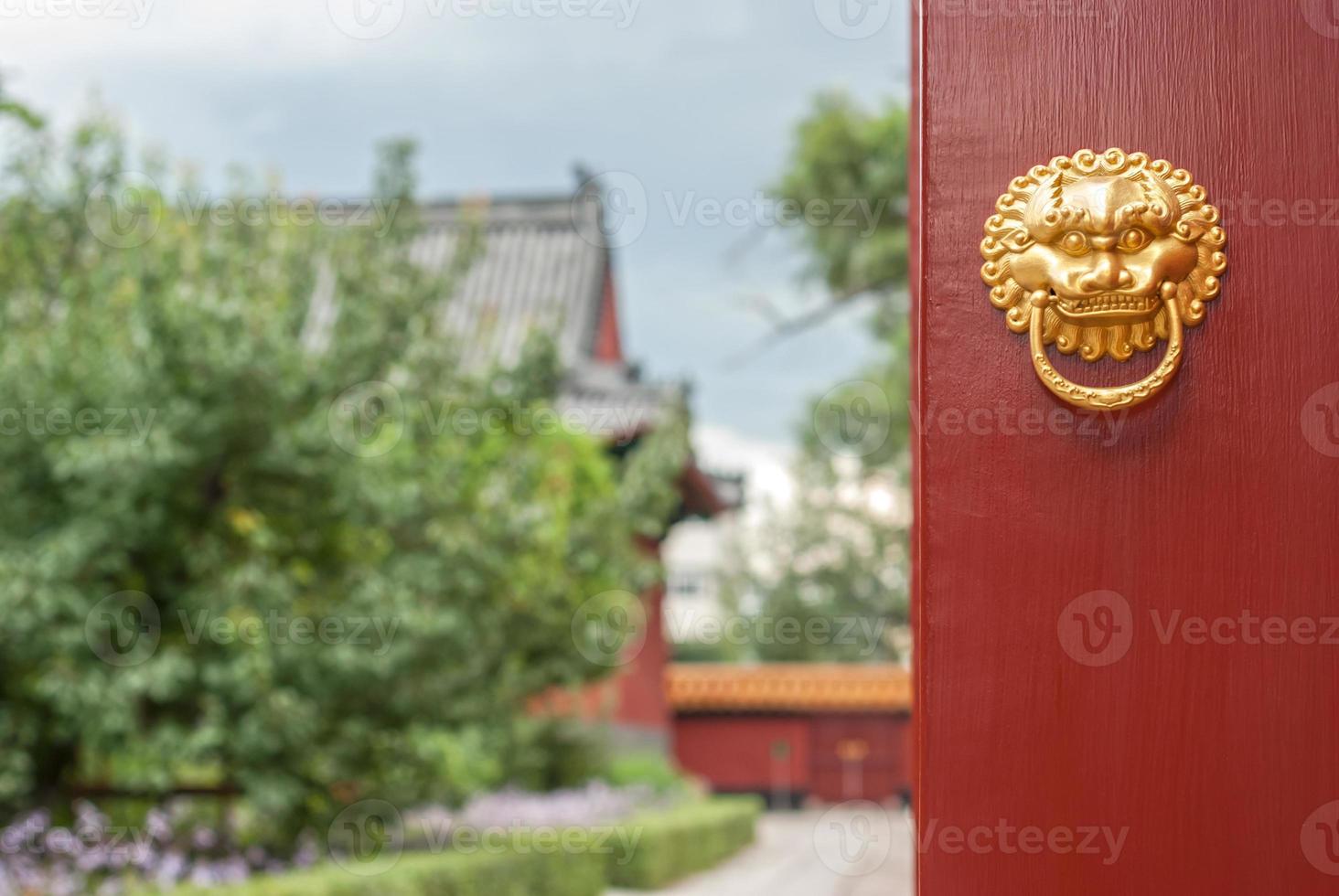 llamador de puerta chino antiguo foto