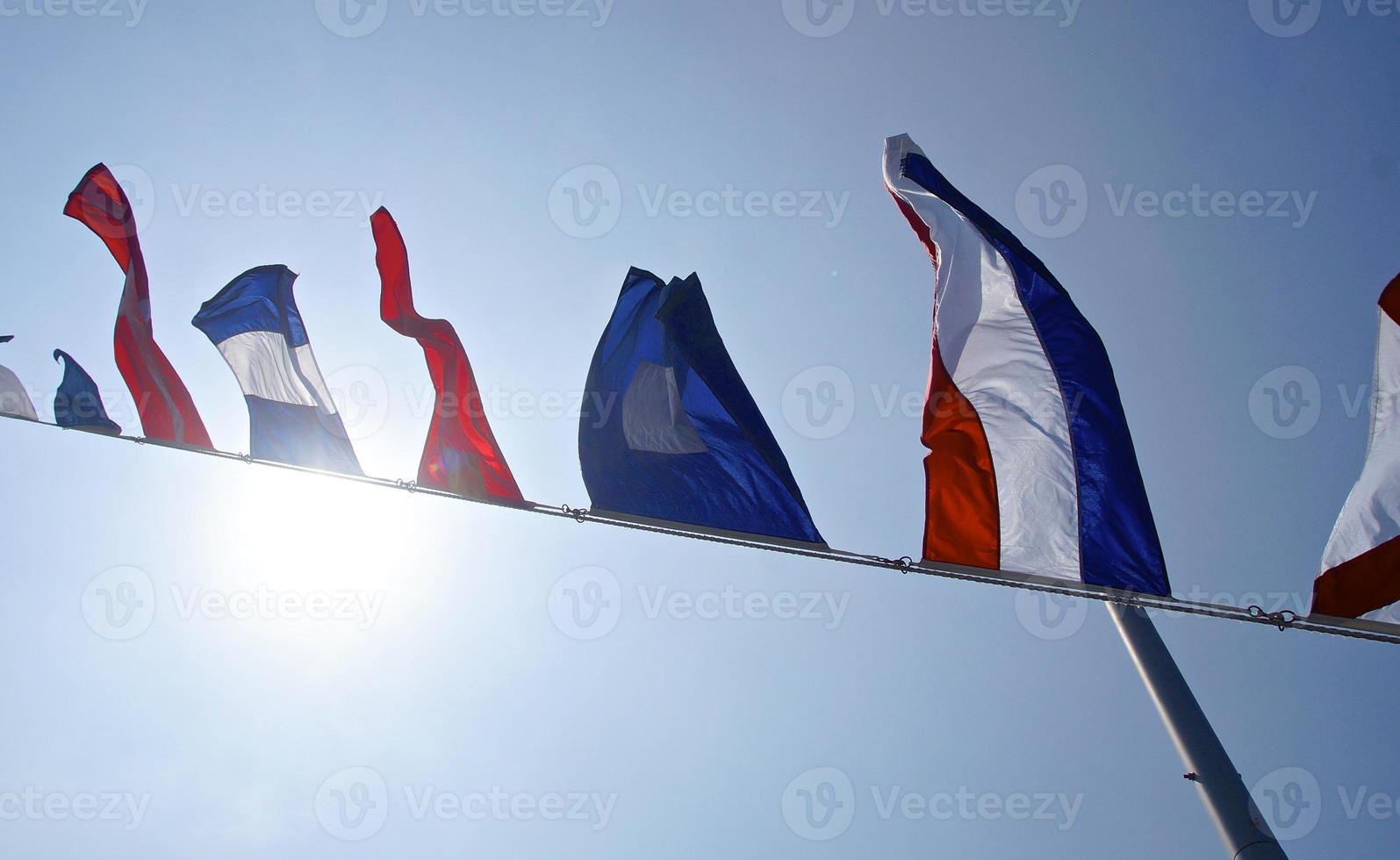 revista Conmoción Megalópolis la fila de banderas náuticas closeup 821054 Foto de stock en Vecteezy