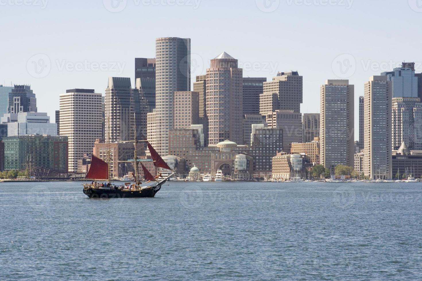 barco clipper en el puerto de boston foto