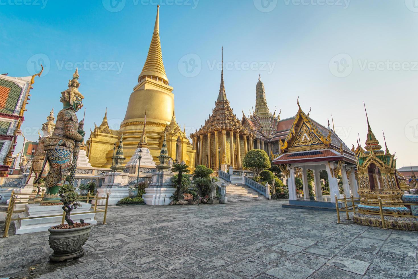 en Phra Kaeo, templo del Buda Esmeralda, Bangkok, Tailandia. foto