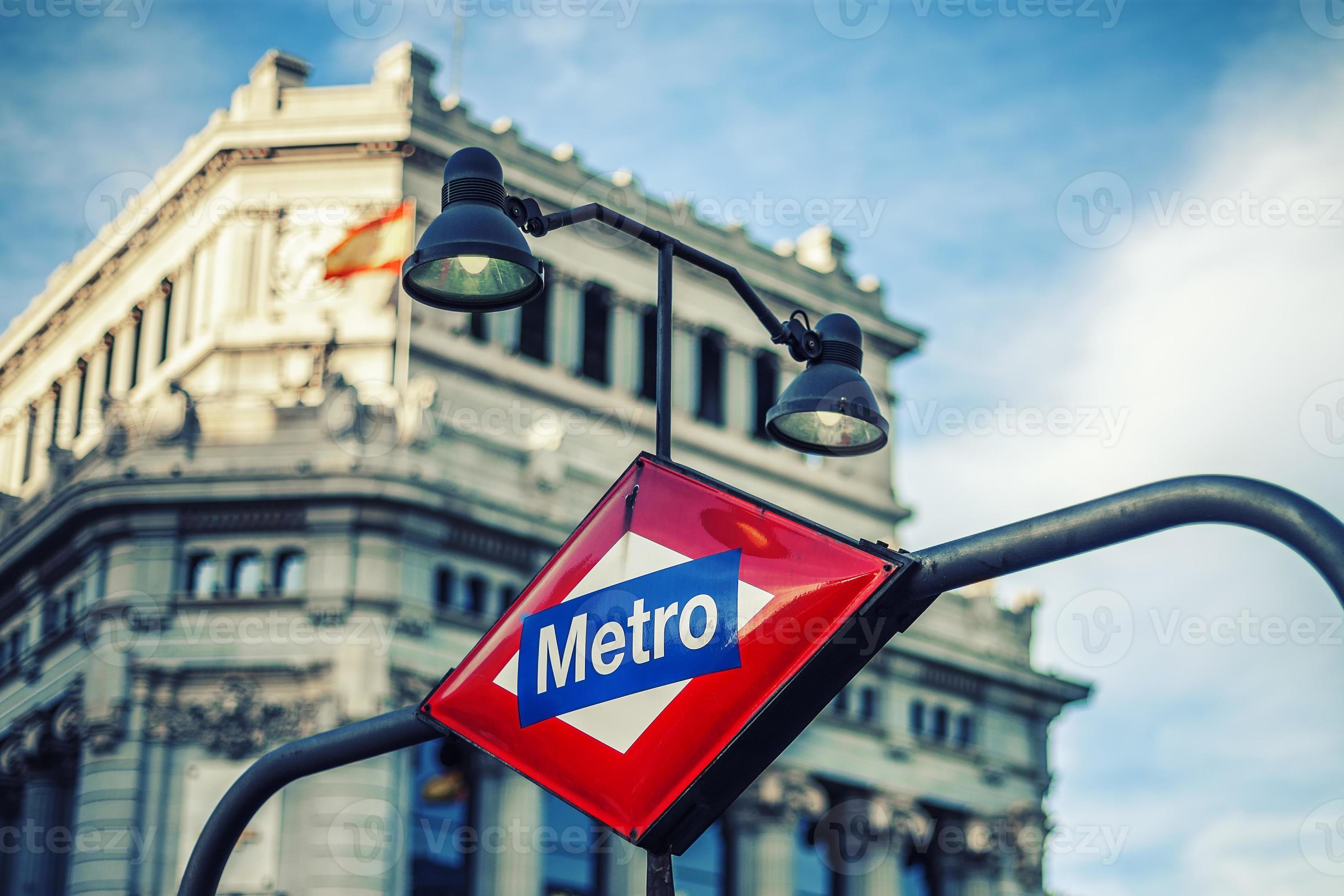 Metro Station Sign in Madrid 827275 Stock Photo at Vecteezy Metro Station Sign in Madrid 827275 Stock Photo at Vecteezy
