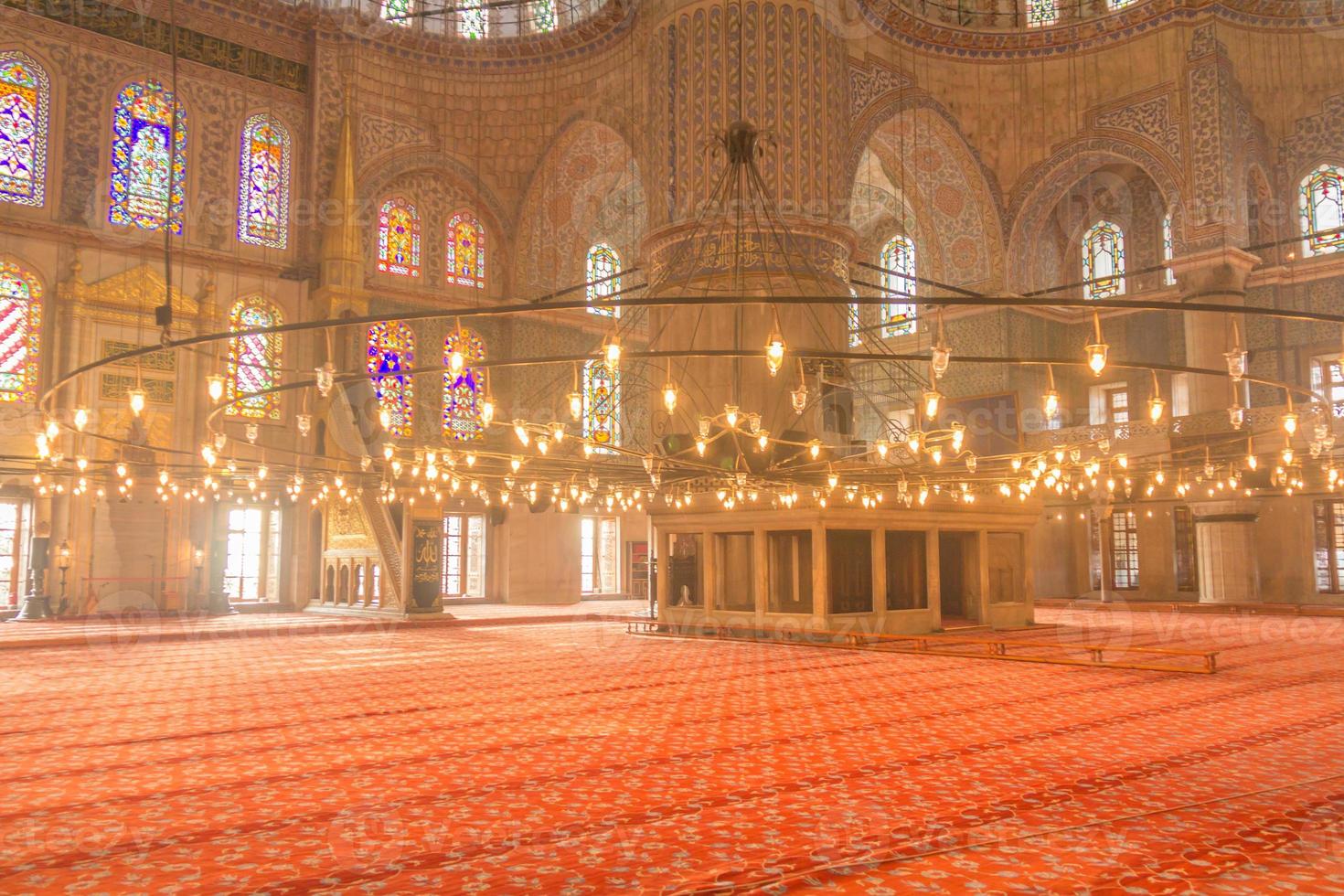 El interior de la mezquita azul - Estambul, Turquía foto