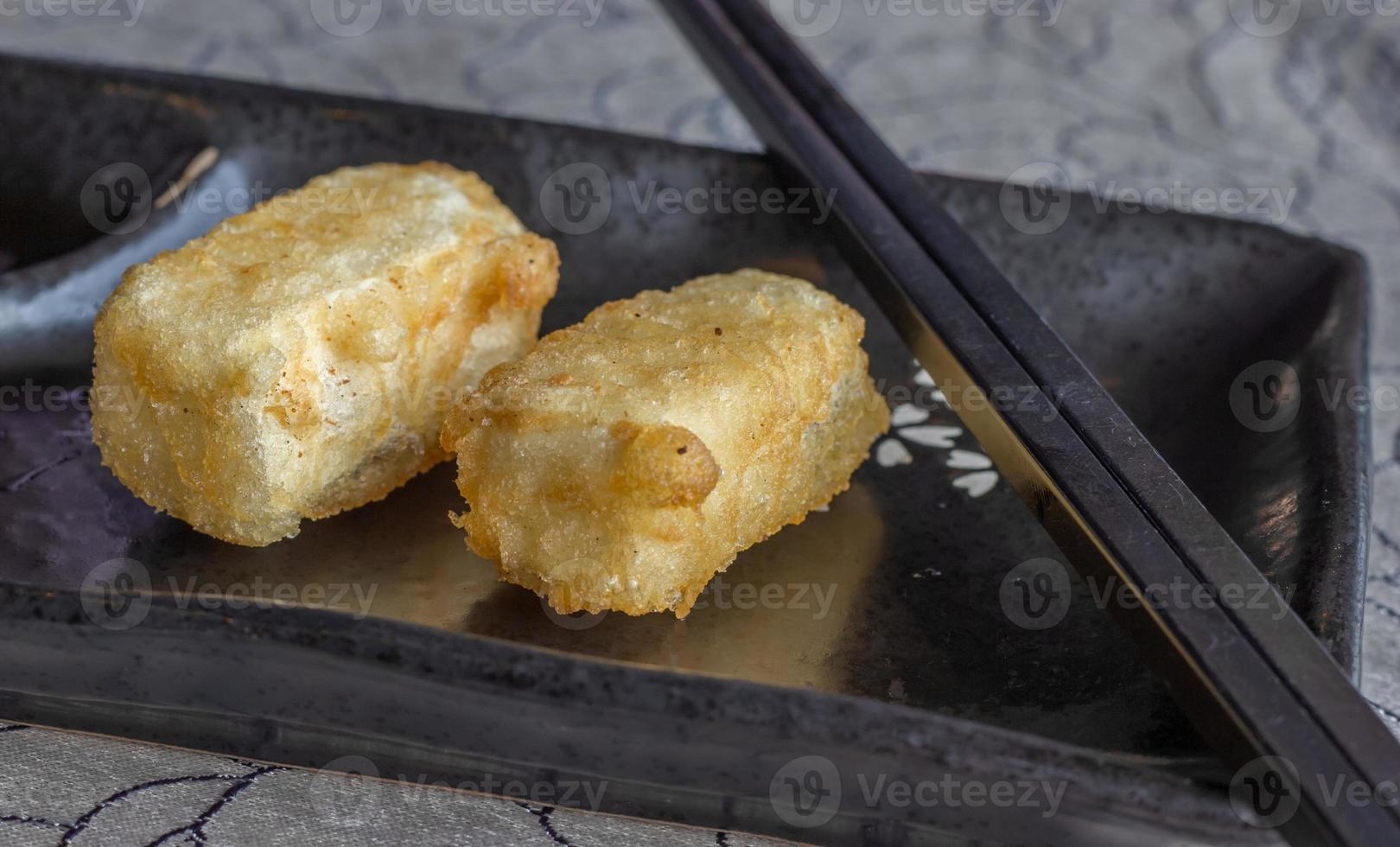 tofu japonés frito en tempura foto