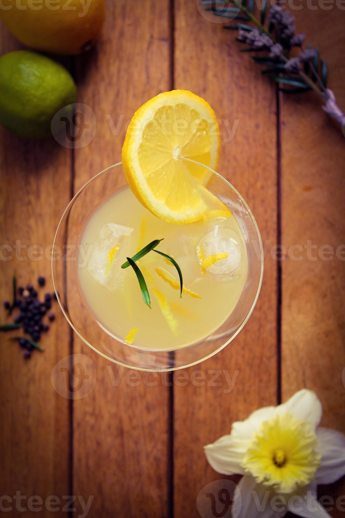 Lemony citrus drink photo