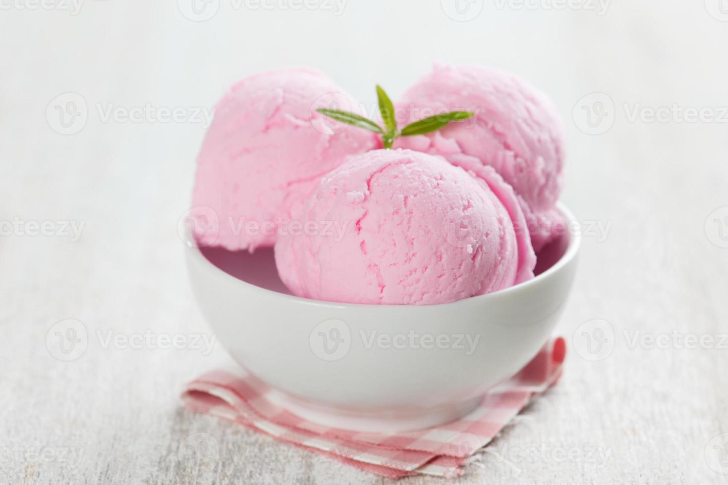 Strawberry ice cream photo