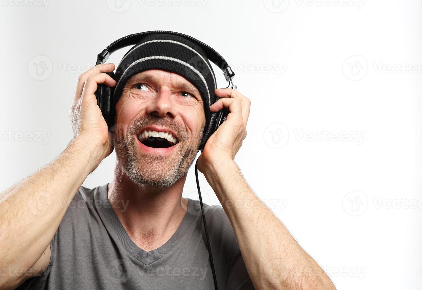 Dj klim 23 rus. Listen to the noise. Наушники на человеке. To this. D-noise cassiopeia.