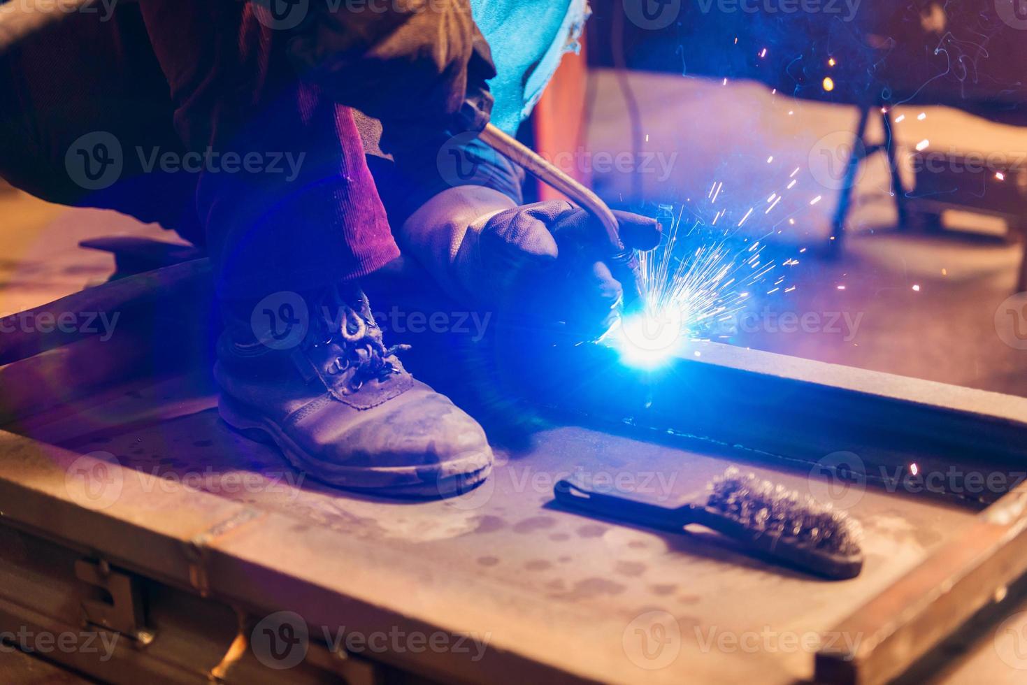 Man welding photo