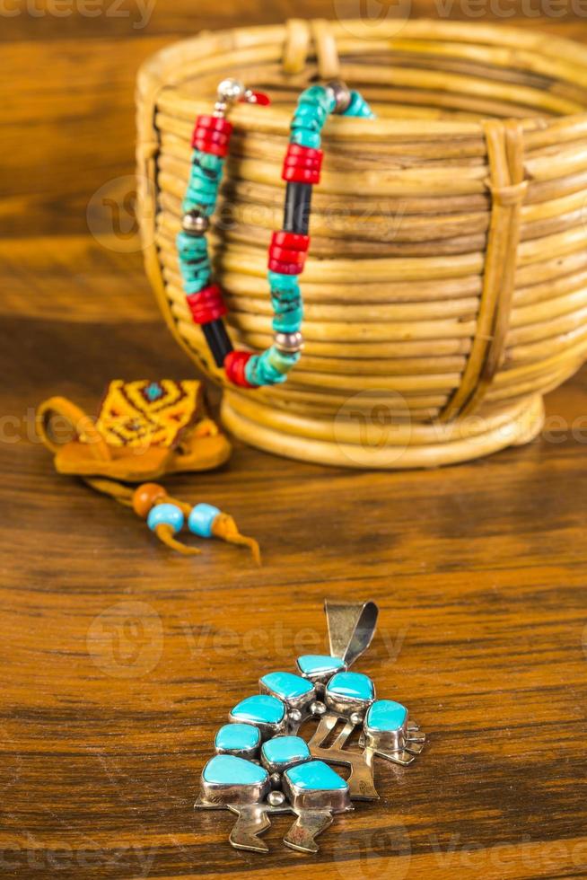 kokopelli con joyas tradicionales y culturales foto