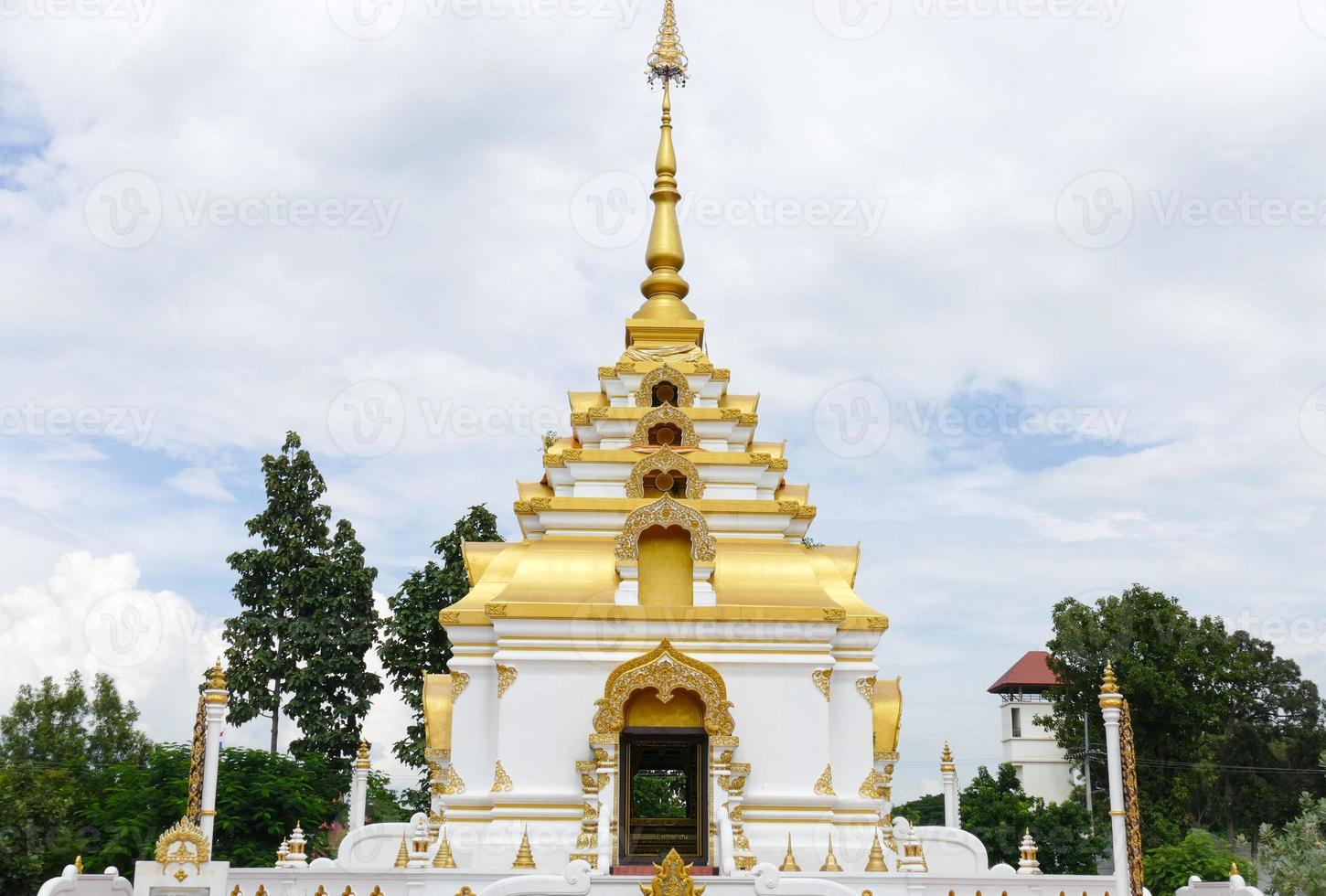 El diseño de la arquitectura de la pagoda budista foto