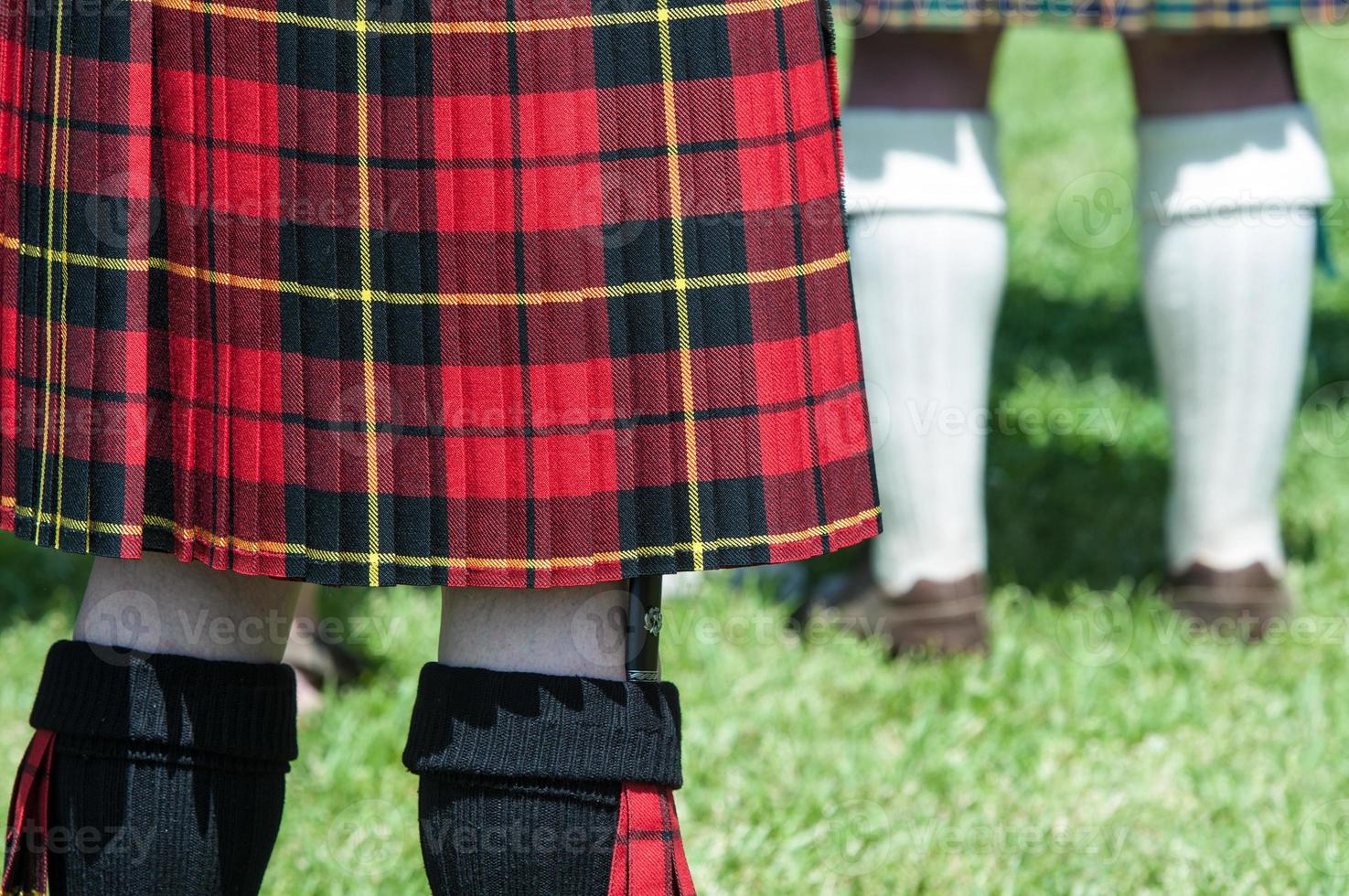hombre escocés en una falda escocesa foto