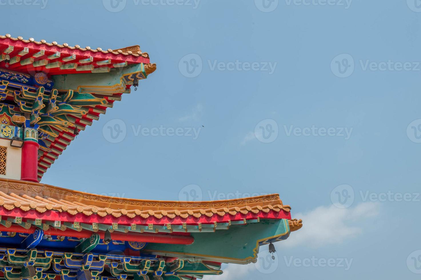 el templo chino con el cielo foto
