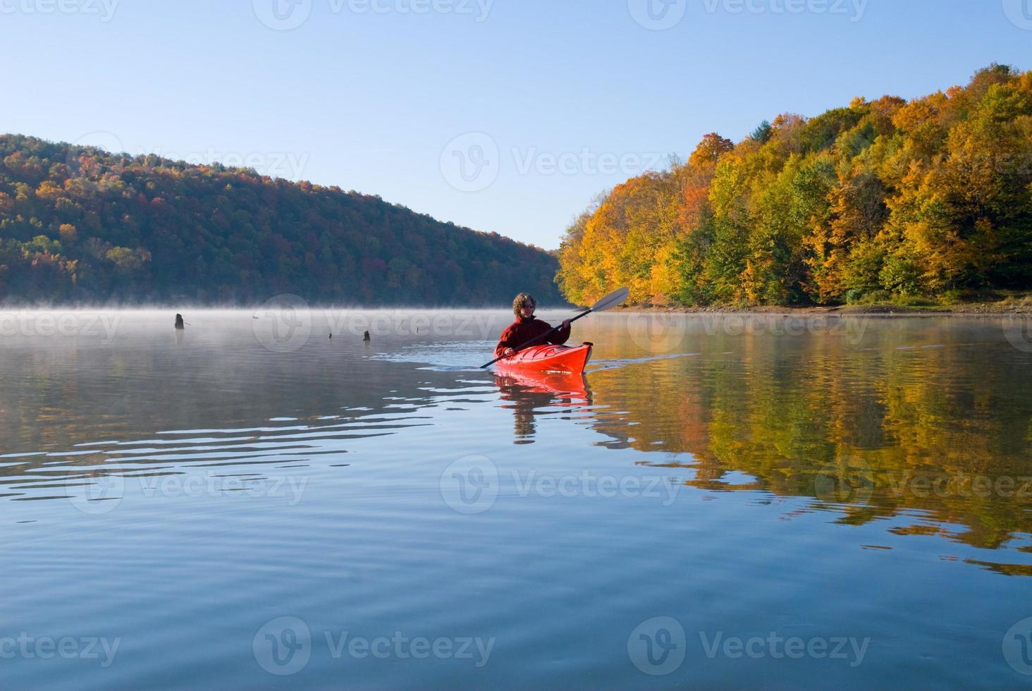 relajante otoño kayak foto