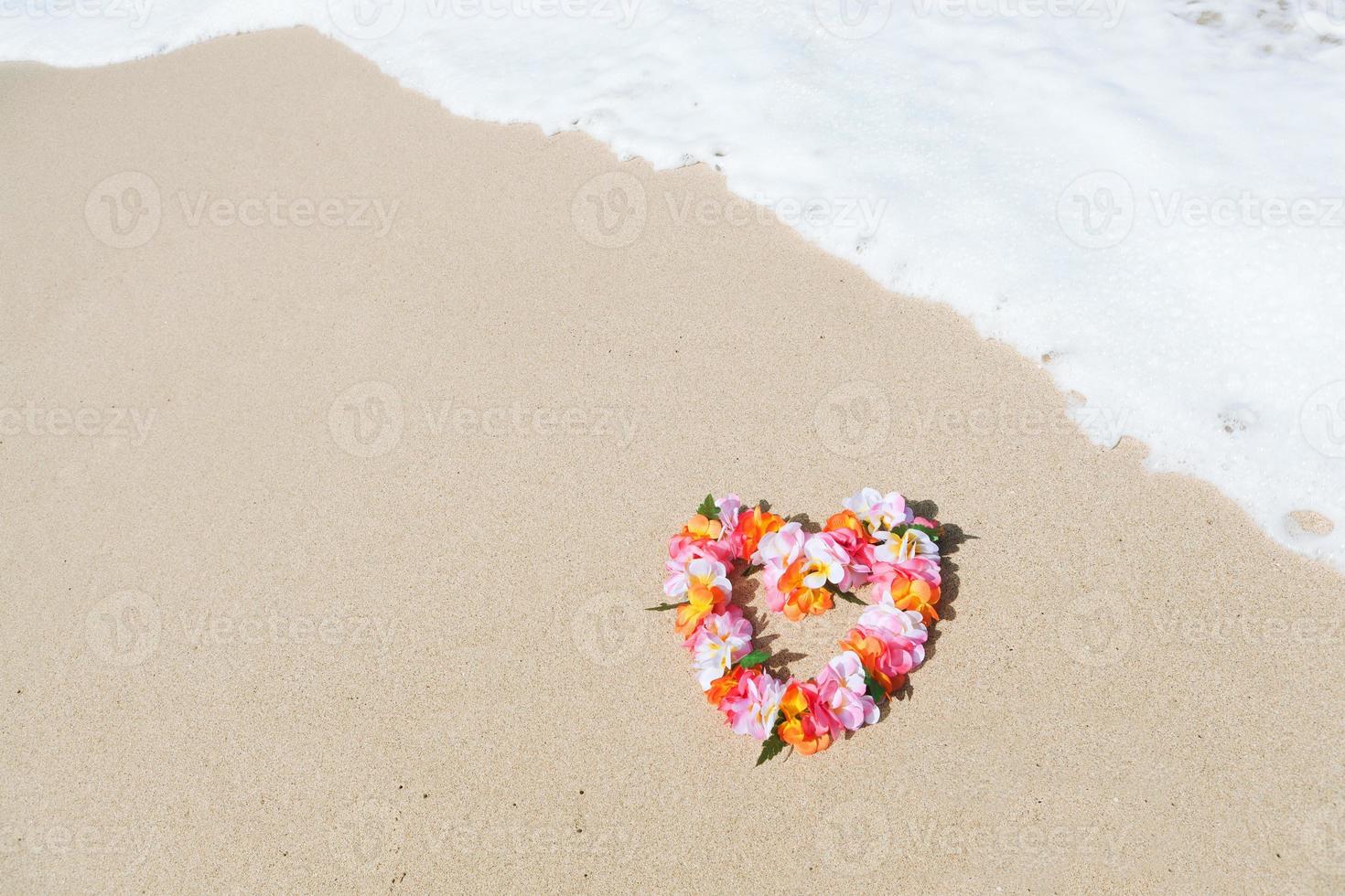 lei hawaiano en la playa del paraíso tropical foto