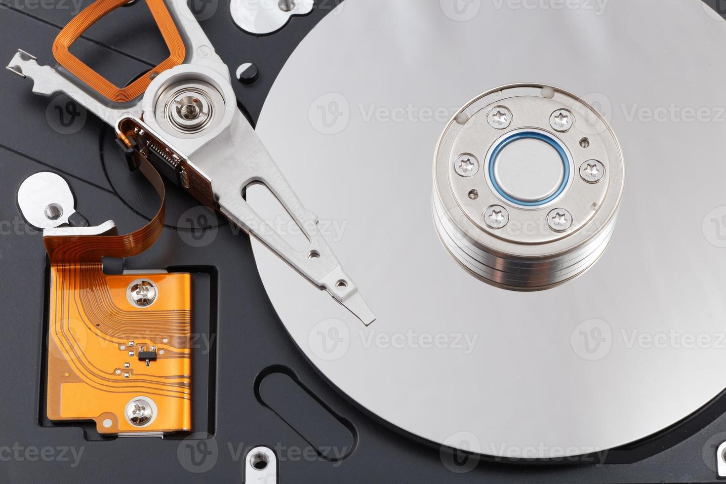 Unidad de disco duro abierta en el interior (HDD) foto