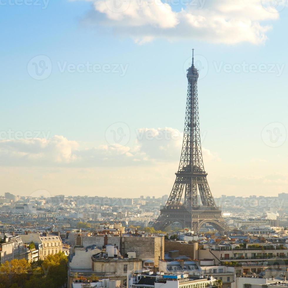 Tour Eiffel y el paisaje urbano de París foto