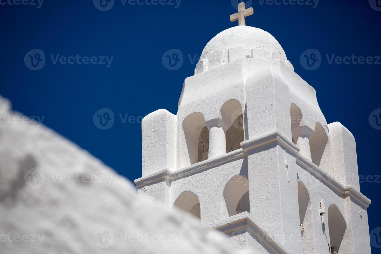 hermosa iglesia ortodoxa blanca foto