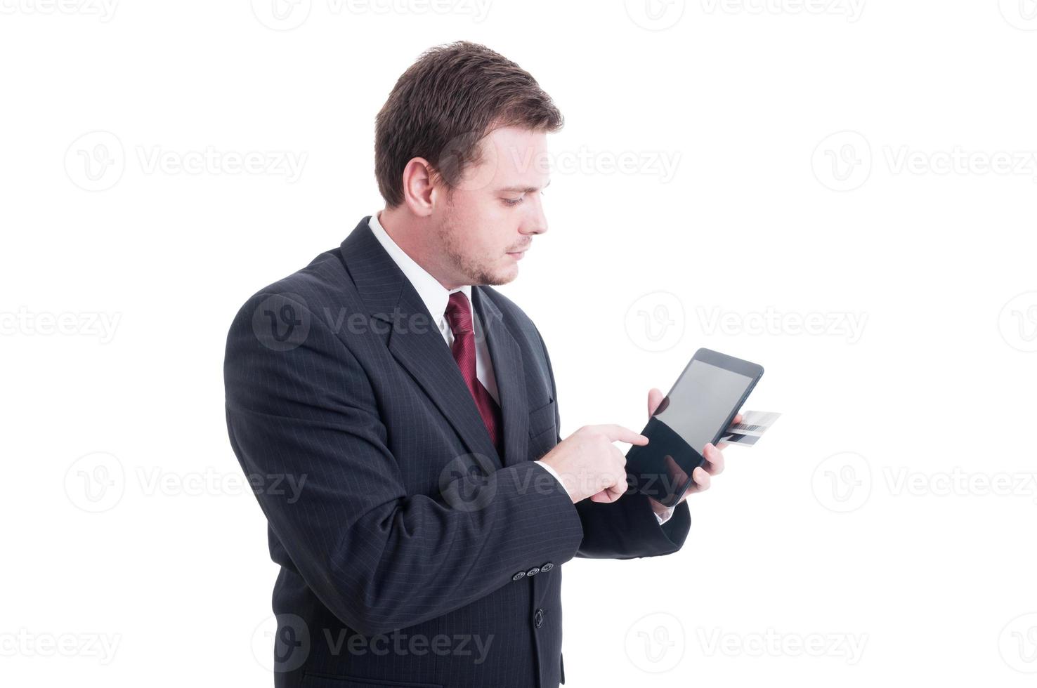 Comercio electrónico, concepto de banca electrónica con empresario sosteniendo tableta un foto