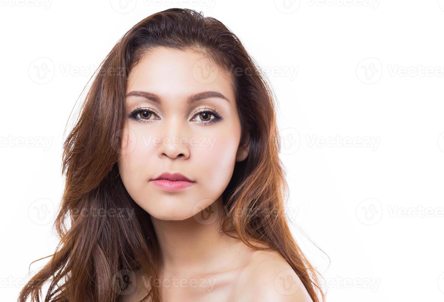 https://static.vecteezy.com/system/resources/previews/000/907/761/non_2x/beauty-thai-woman-photo.jpg