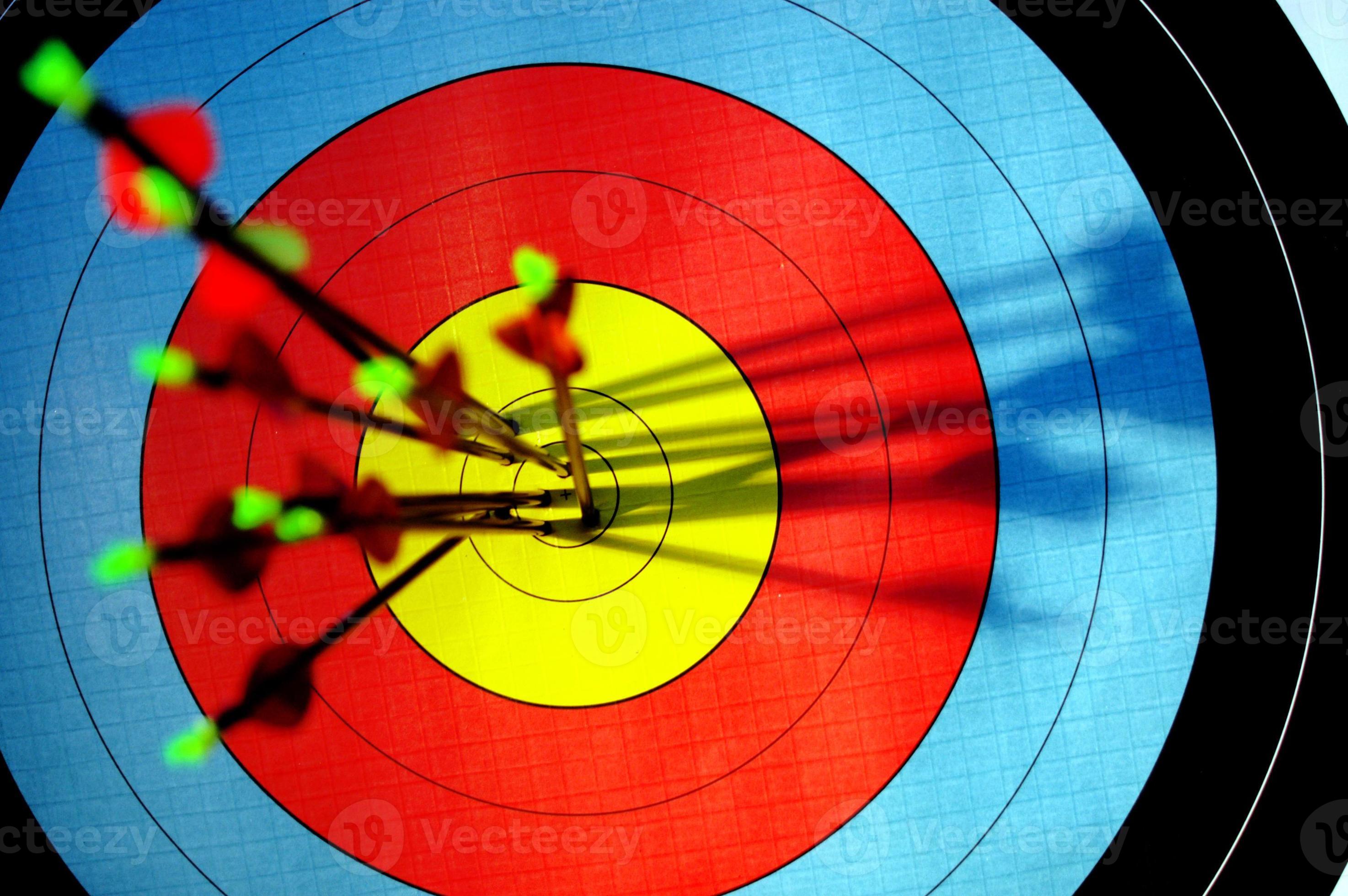 Arrows in bulls eye of archery target 908899 Stock Photo at Vecteezy