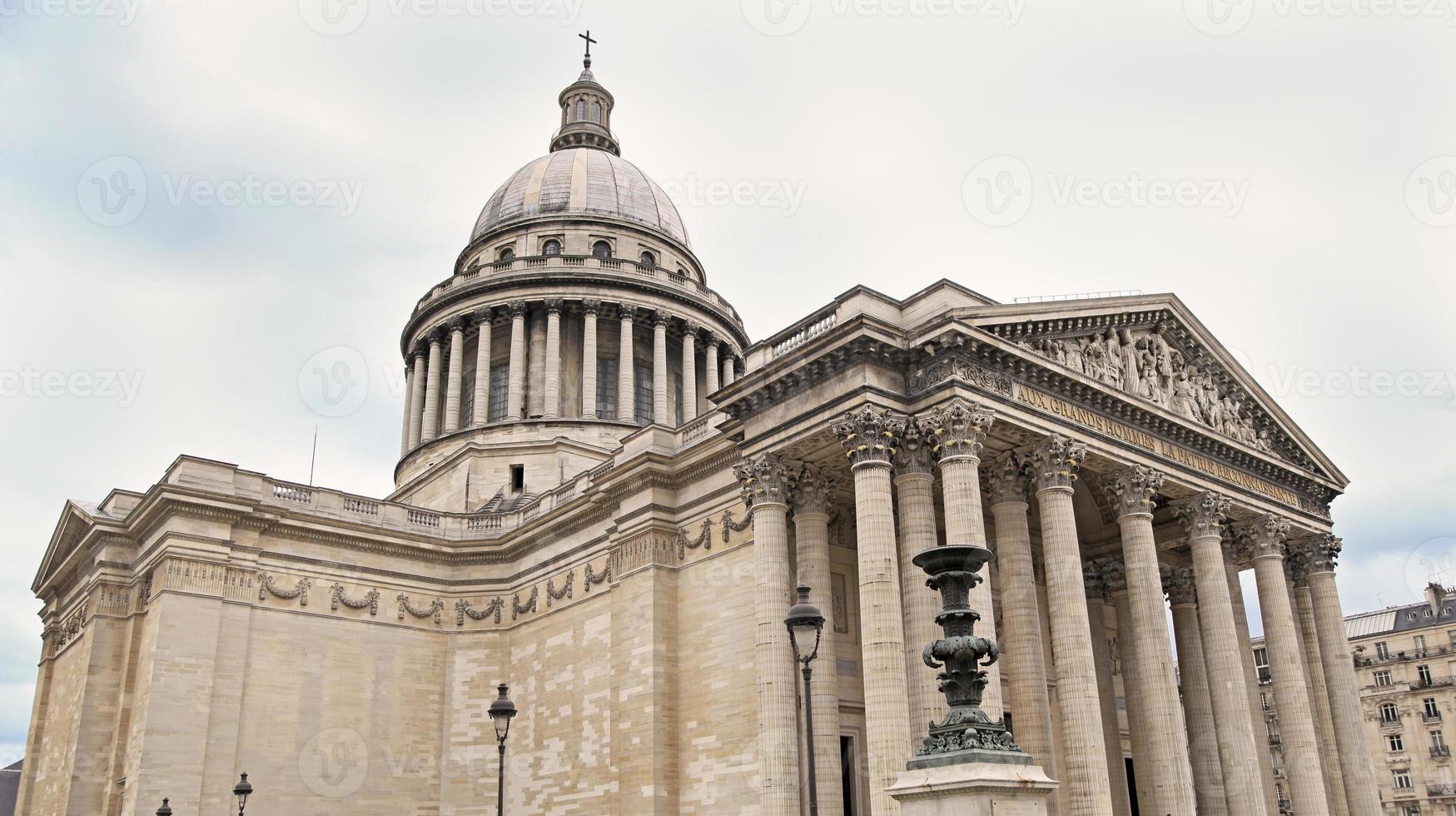 El edificio del panteón en París foto