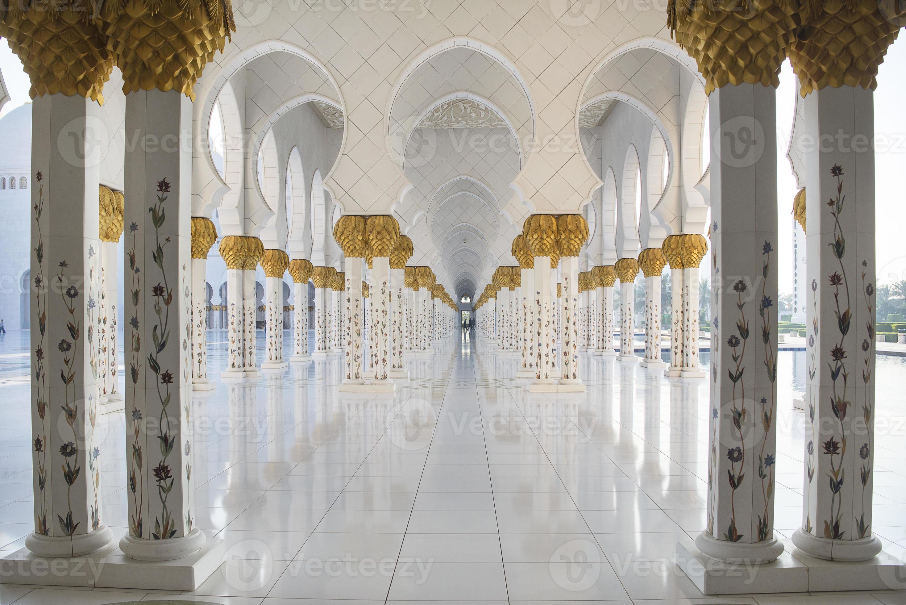 Marble colonnade in Sheikh Zayed Mosque 911861 Stock Photo at Vecteezy