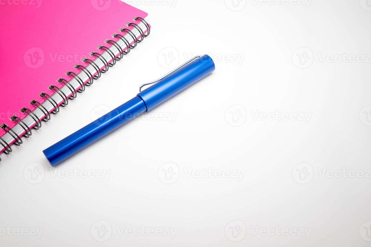 cuaderno y bolígrafo foto