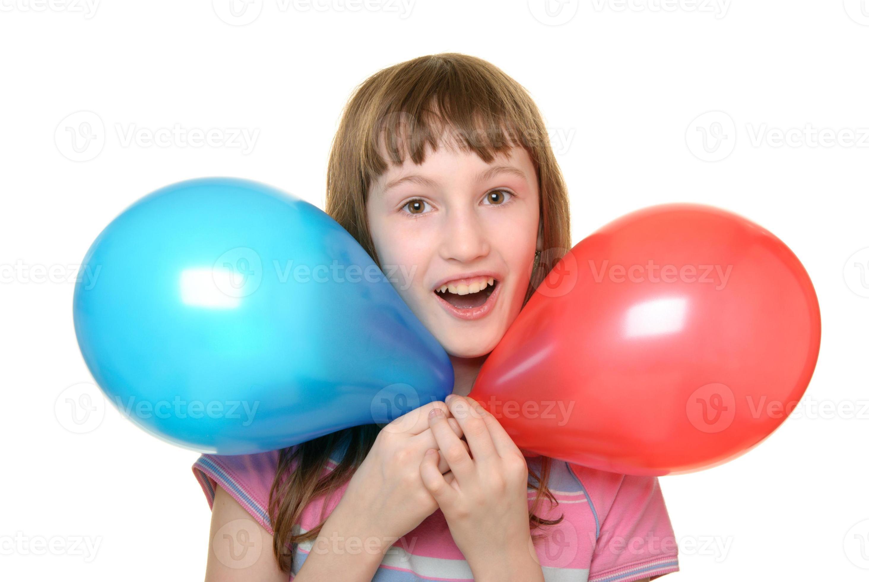 Лицо на шаре. Девочка с шарами. Девушка держит шары на белом фоне. Дети портрет в шариках. Девушка с шаром на белом фоне.