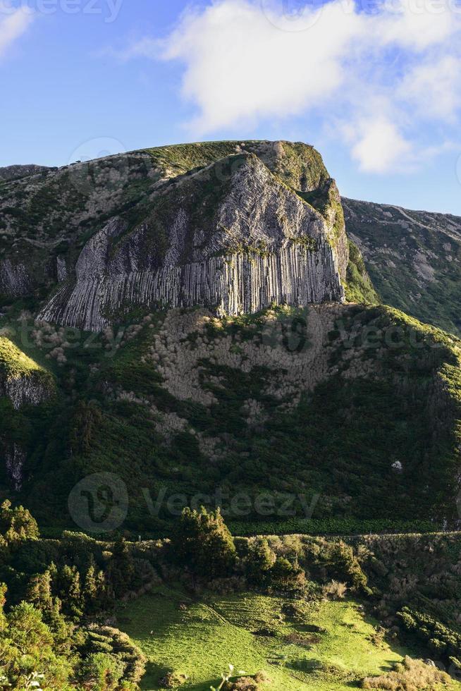 rochas dos bordoes, isla flores, archipiélago de azores (portugal) 933345  Foto de stock en Vecteezy
