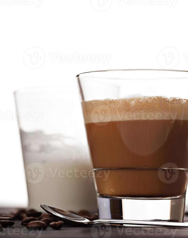 bebida de café cortado en vidrio foto