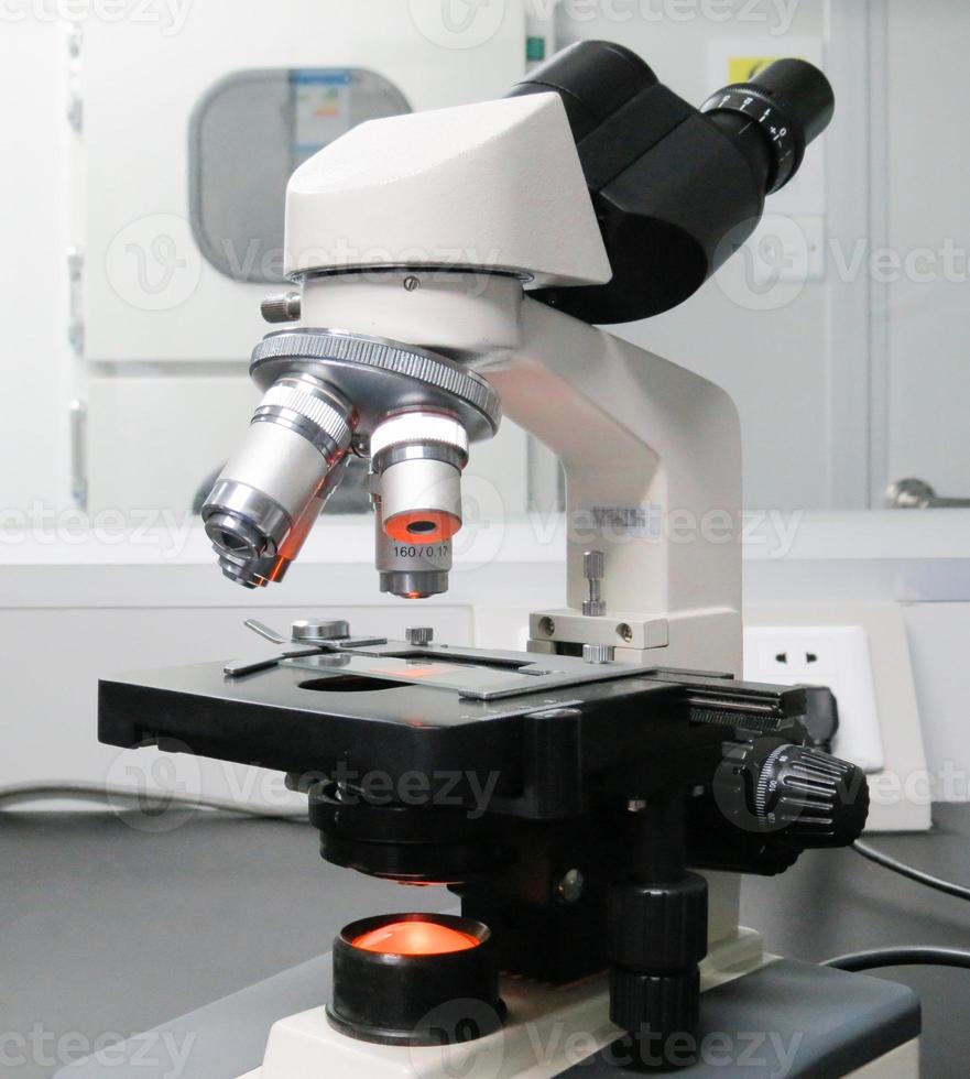 microscopio de laboratorio foto