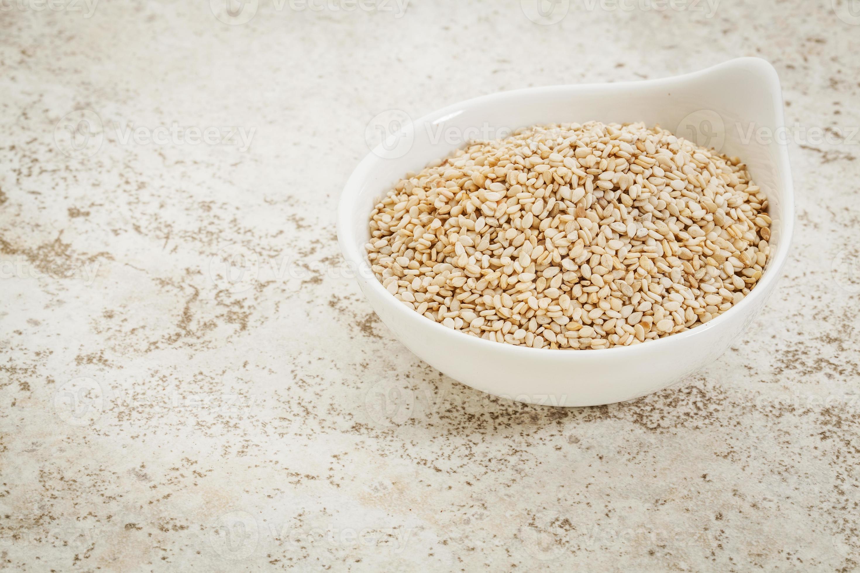unhulled sesame seeds 947769 Stock Photo at Vecteezy