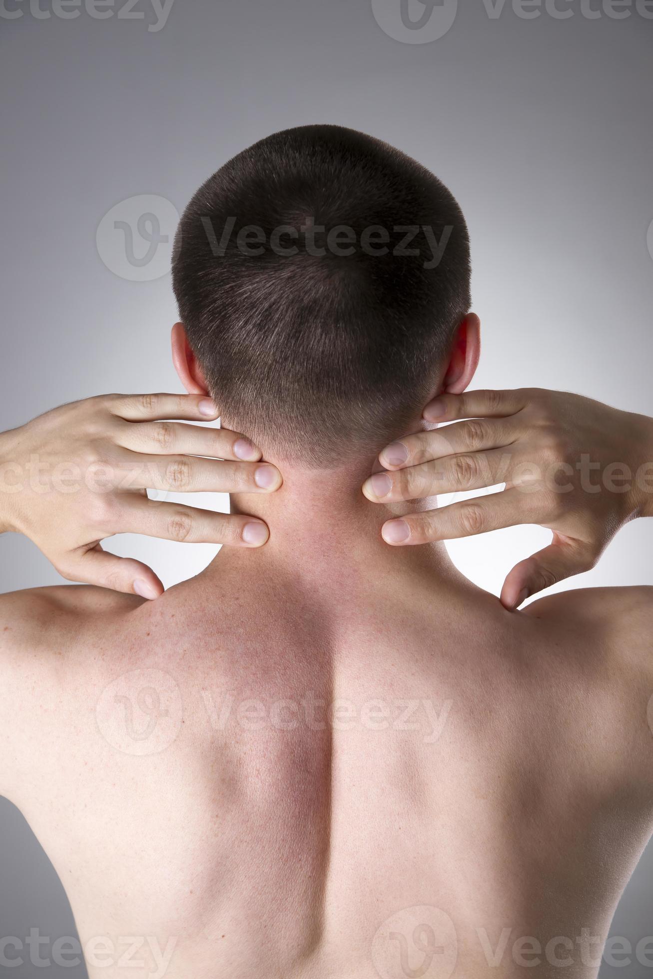 спина и швз. боль в шейном отделе позвоночника. упала на спину болит шея. упала на спину болит шея. шейные мускулы у спортсменов.