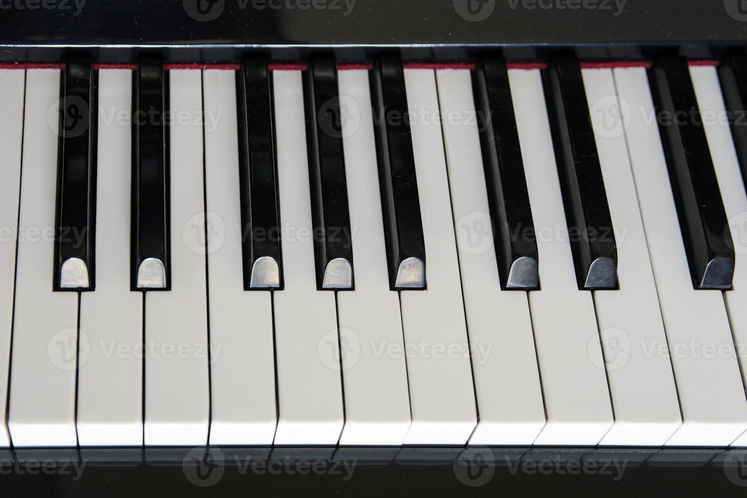 Teclas de piano de primer plano. foto