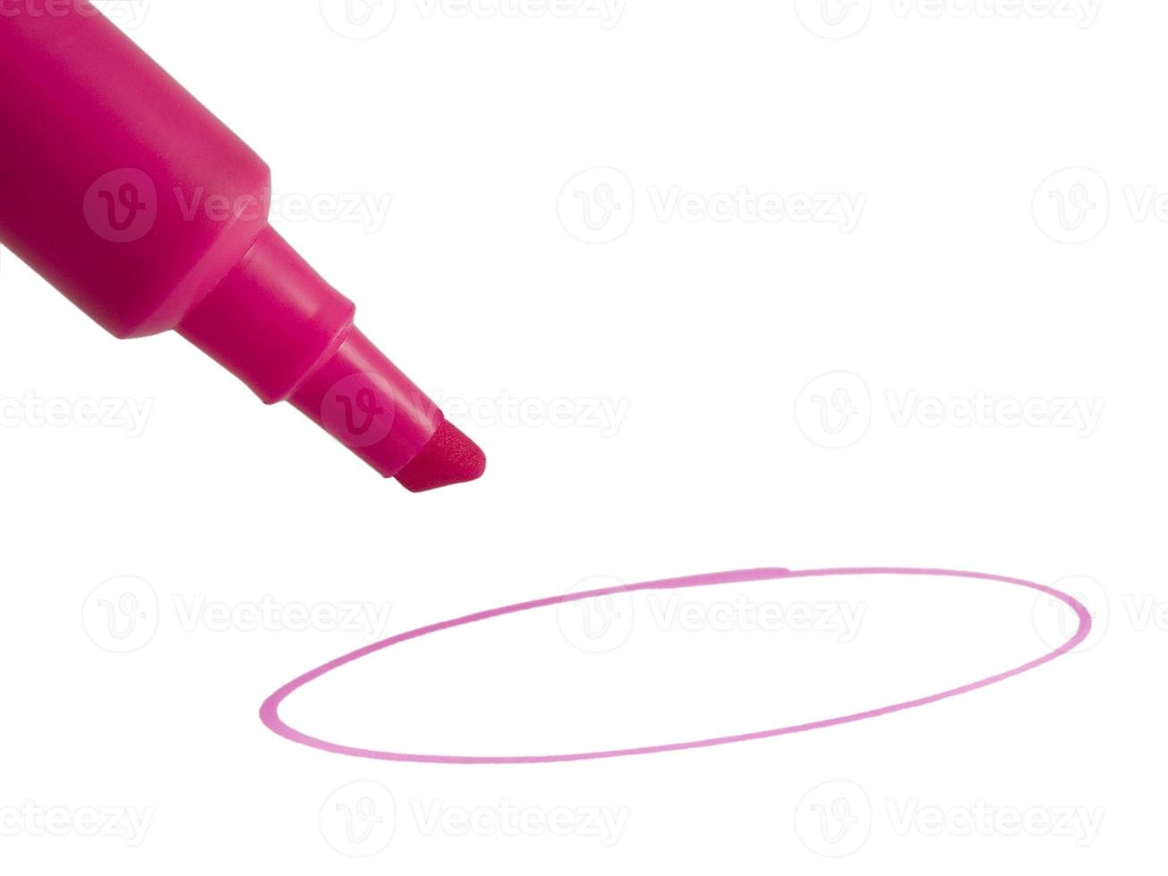 resaltador rosa aislado en blanco foto