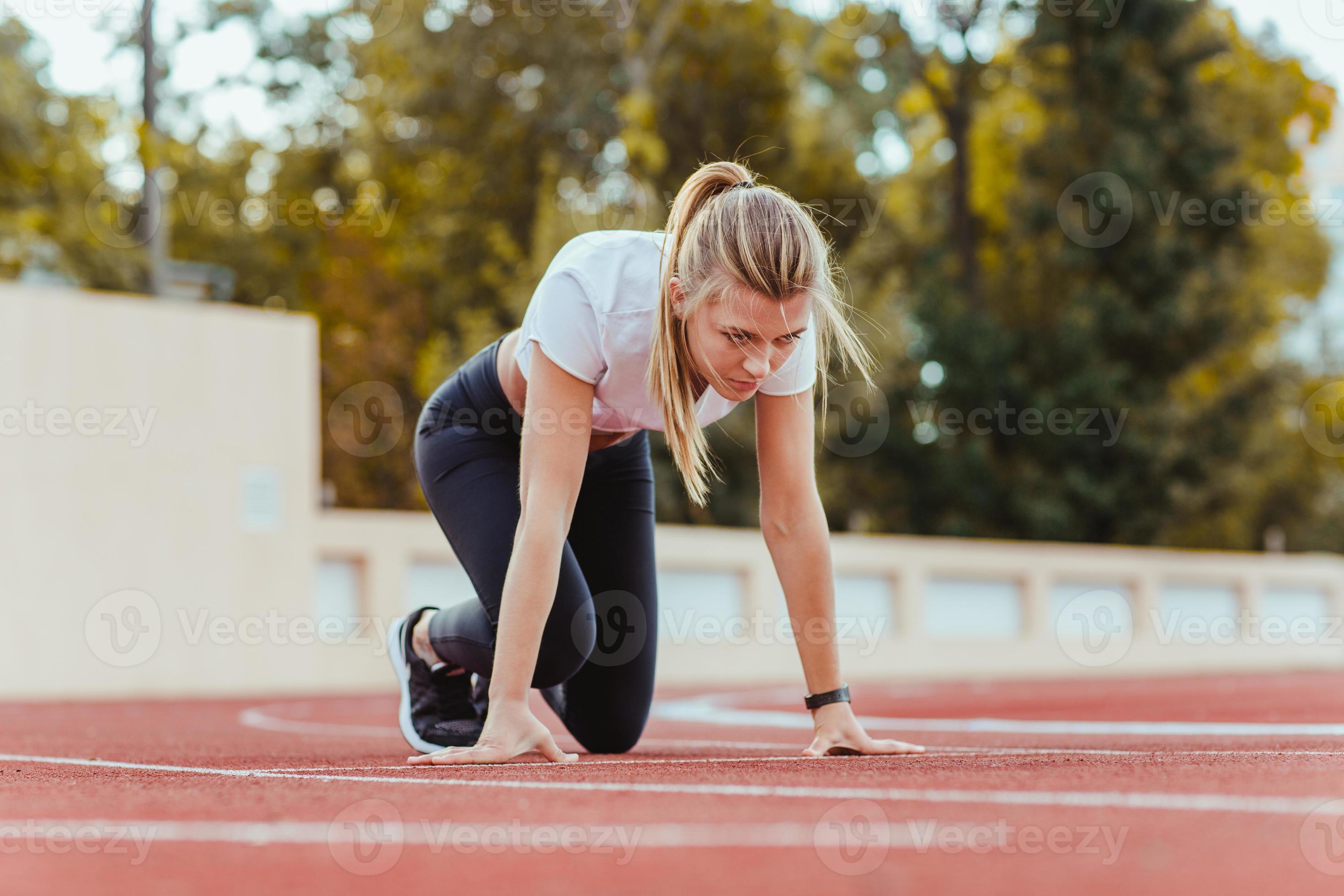 Woman standing in start position for run 955036 Stock Photo at Vecteezy