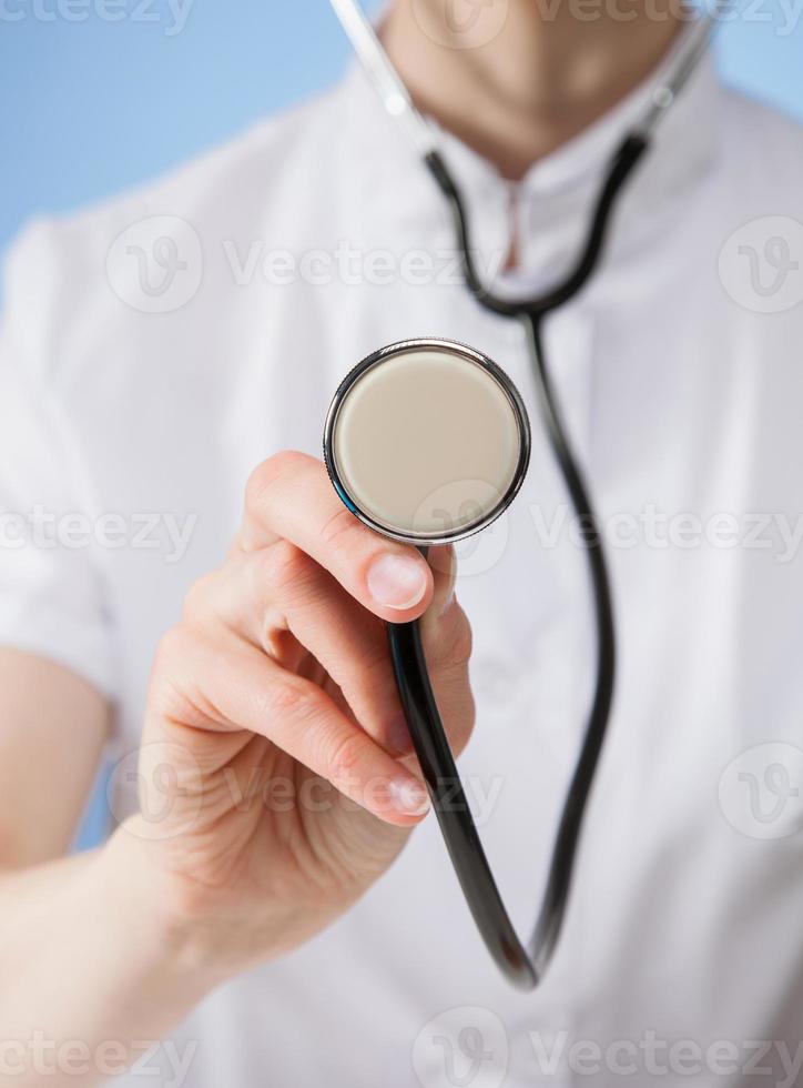 doctor holding estetoscopio foto