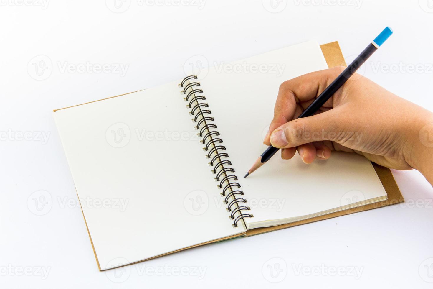 mano escribiendo en el cuaderno foto