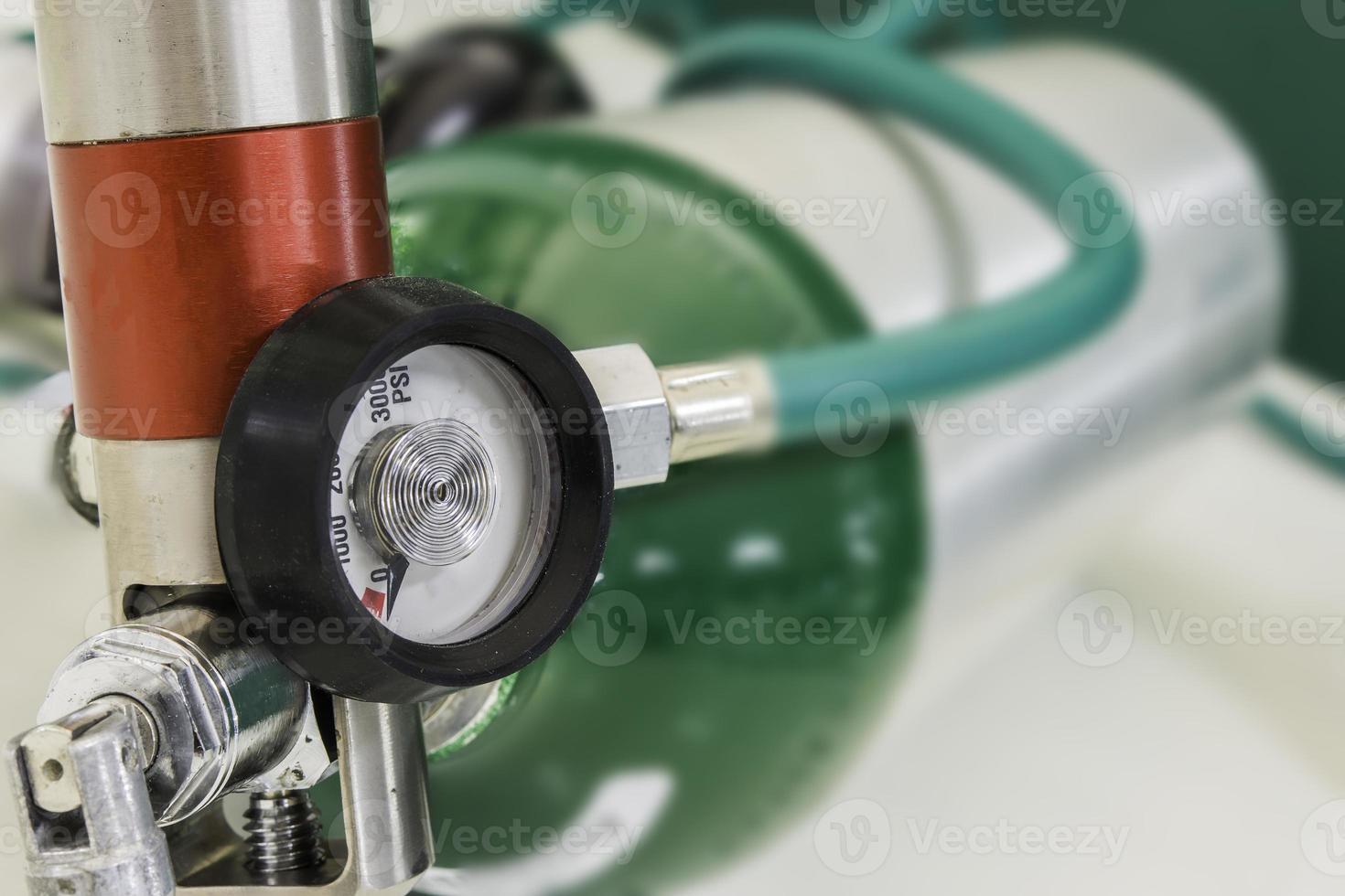 oxygen cylinder and regulator photo