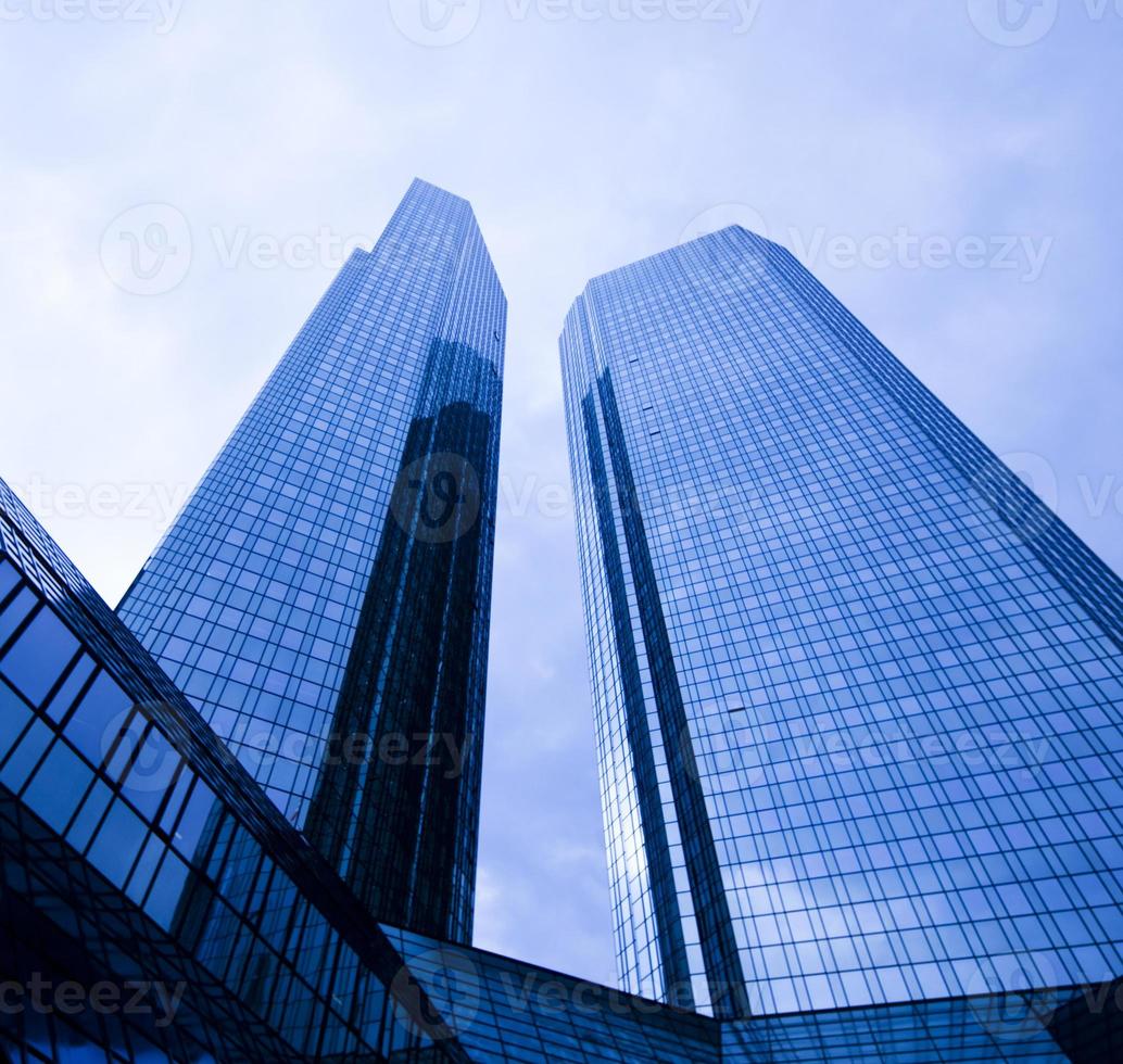 edificios corporativos en perspectiva foto
