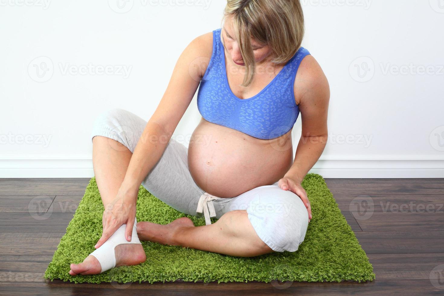 Swollen foot during pregnancy photo