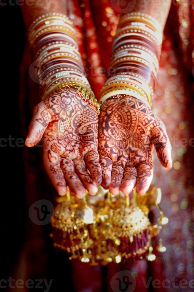 manos de henna indias foto