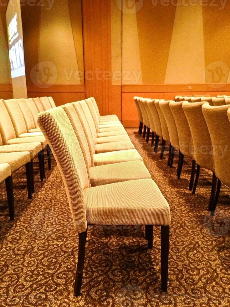 sillas en la sala de conferencias. foto